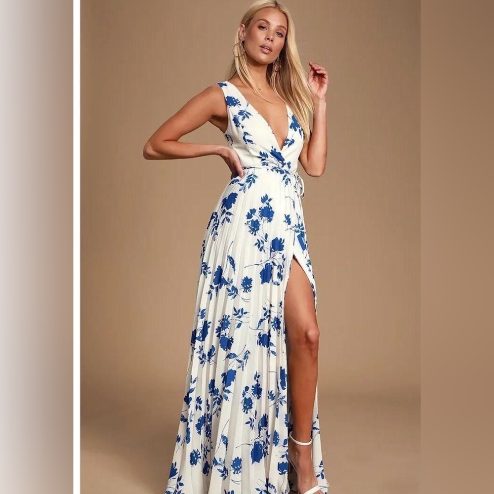 Lulu's Blue and White Floral Maxi Dress Size XL